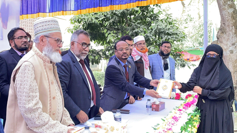 বিনামূল্যে কুরআন পেলো ইবির দুই হাজার শিক্ষার্থী