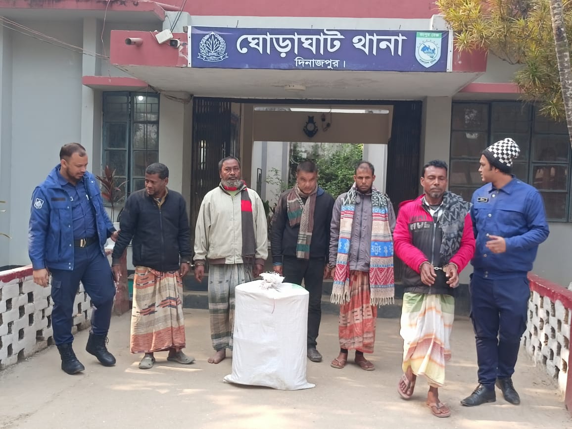 ঘোড়াঘাটে জুয়ার আসরে অভিযান, পুলিশের ওপর হামলা: আহত ৬, আটক ৫