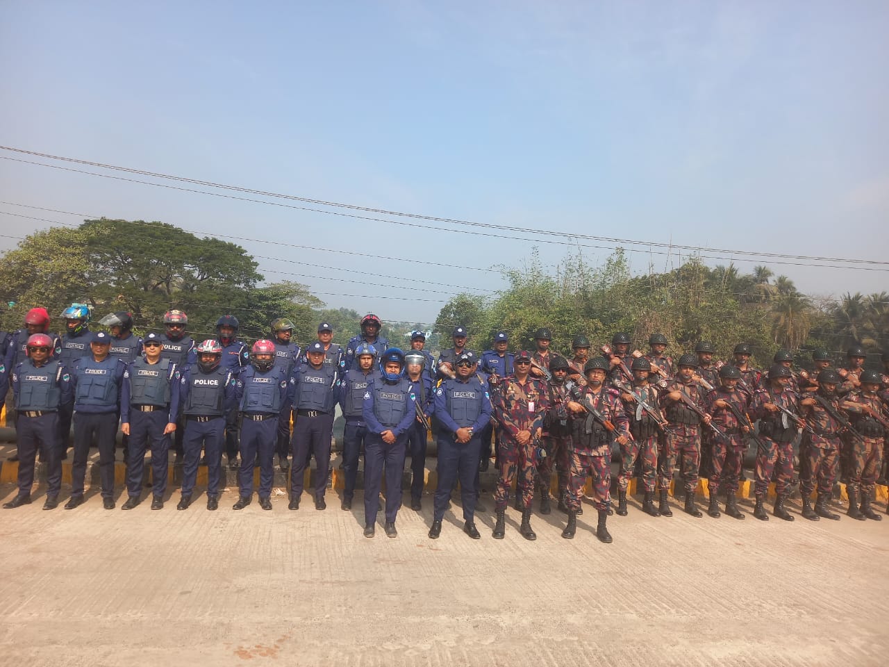 কলারোয়ায় নির্বাচনী সহিংসতা প্রতিরোধে যৌথ বাহিনীর মহড়া