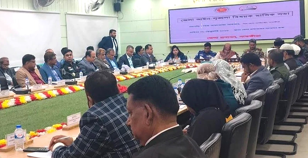 সাতক্ষীরায় জেলা আইন-শৃঙ্খলাবিষয়ক মাসিক সভা