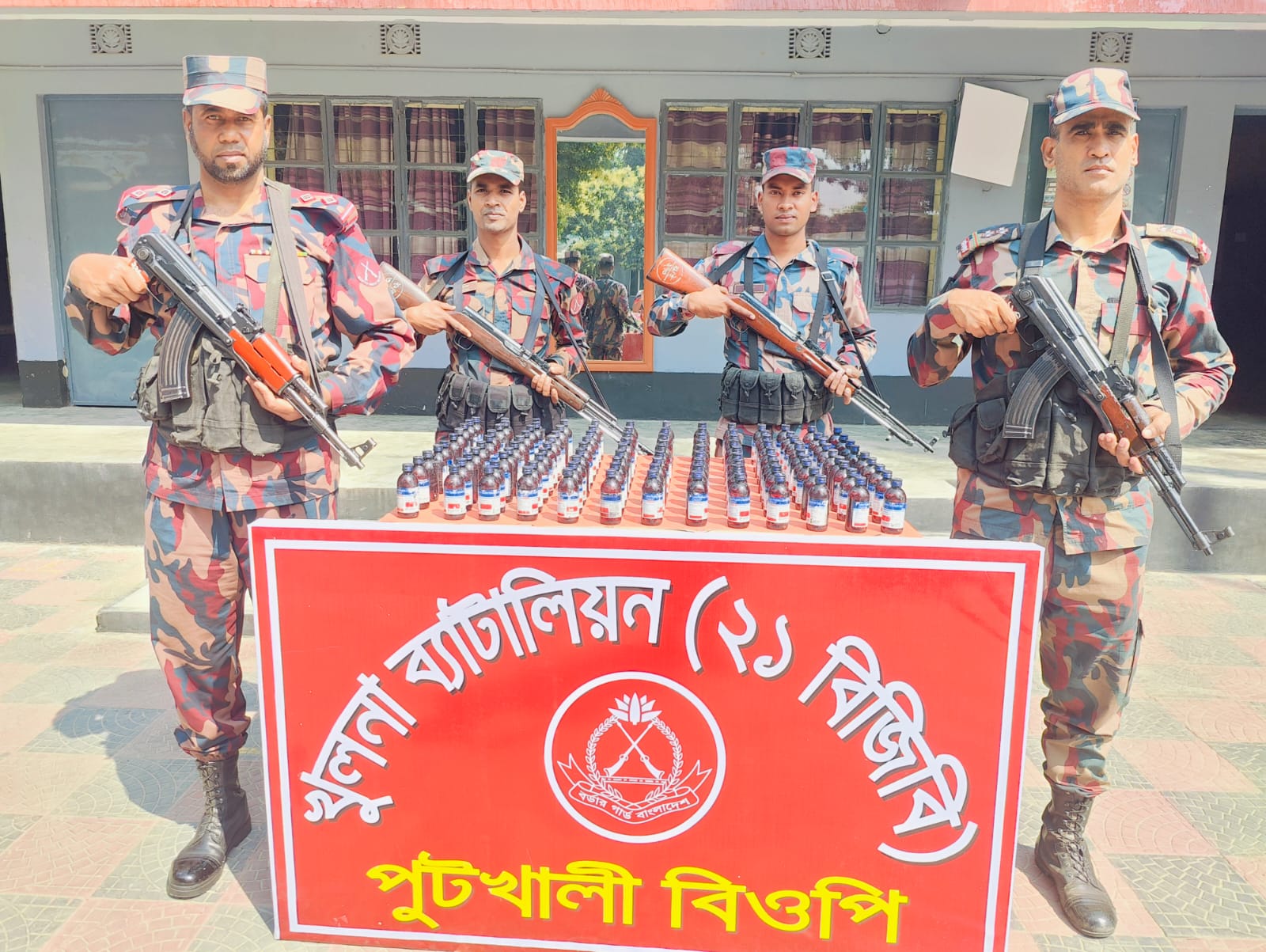 পুটখালী সীমান্তে ESKUF ও WINCEREX সিরাপ আটক।