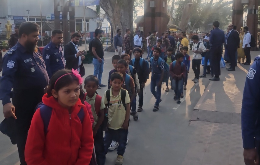 ভারতে পাচার হওয়া ২৮ জন শিশু কিশোর কিশোরীকে বেনাপোল দিয়ে হস্তান্তর।