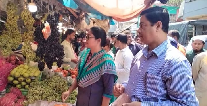 রমজানে মোংলায় বাজার তদারকি, ৭ প্রতিষ্ঠানের জরিমানা