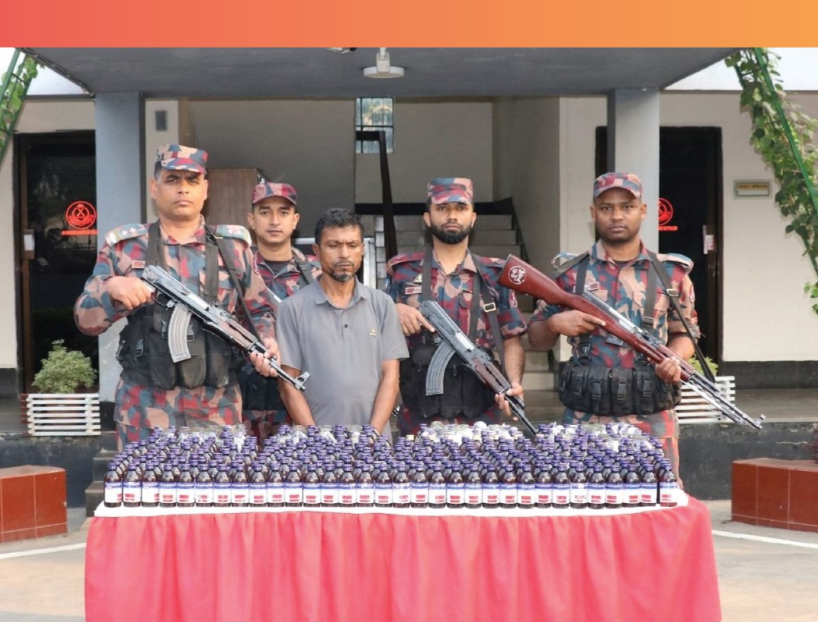 যশোর ব্যাটালিয়ন ৪৯ বিজিবির অভিযানে ভারতীয় ৪৪৫ বোতল Eskuf Syrup ও বিভিন্ন পন্য সহ আটক ১।