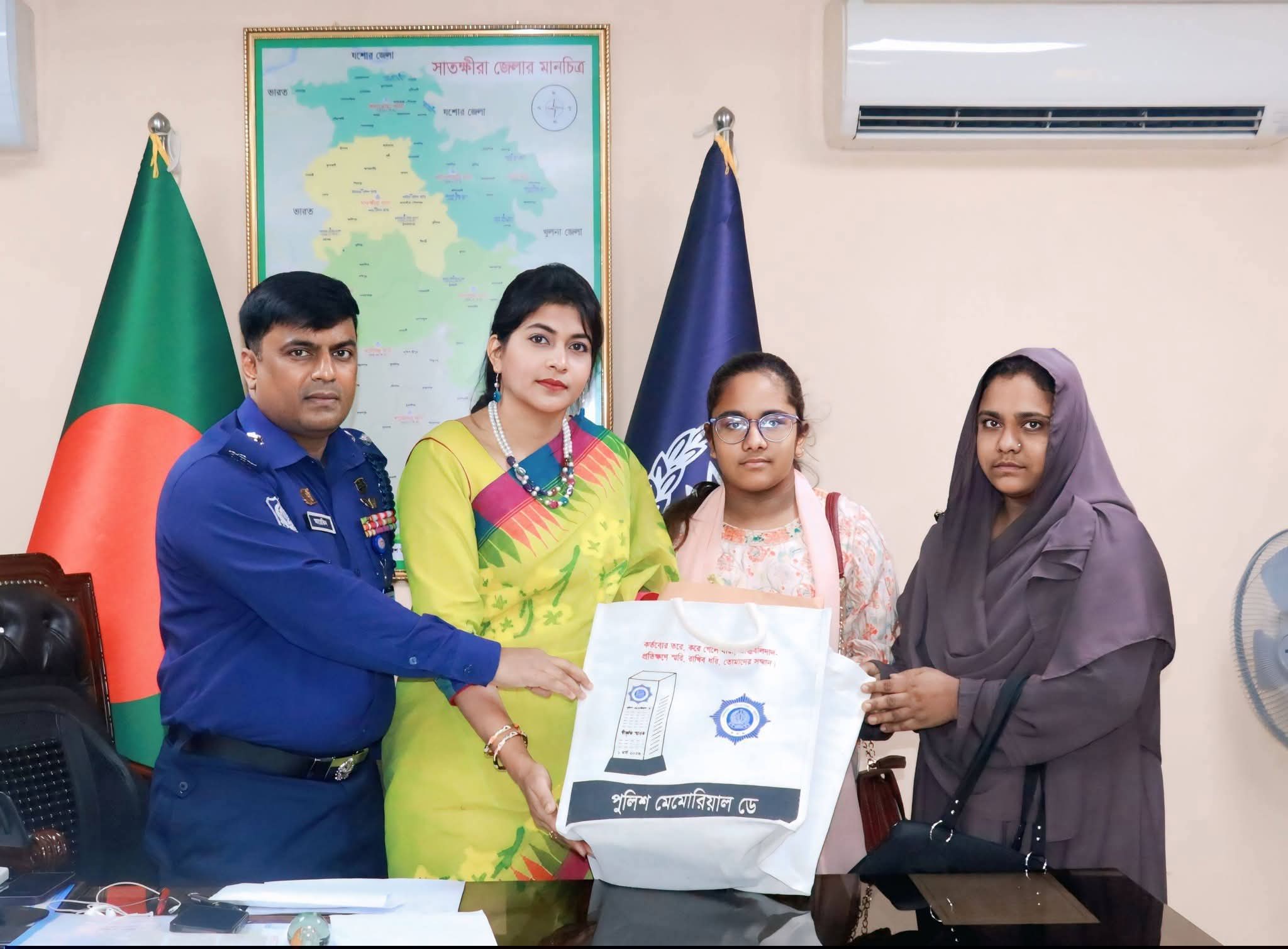 কর্তব্যরত অবস্থায় জীবন উৎসর্গকারী পুলিশ সদস্যের পরিবারকে ঈদ শুভেচ্ছা ও উপহার সামগ্রী প্রদান