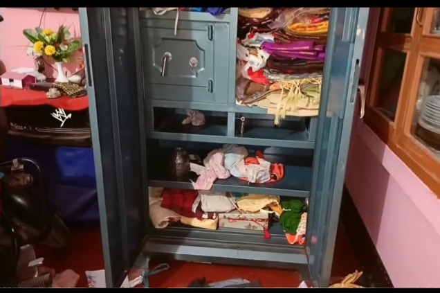 চোর আতঙ্কে সাতক্ষীরা পৌরবাসী মন্দিরে চুরির রেশ না কাটতেই ফের ব্যবসায়ীর বাড়িতে চুরি