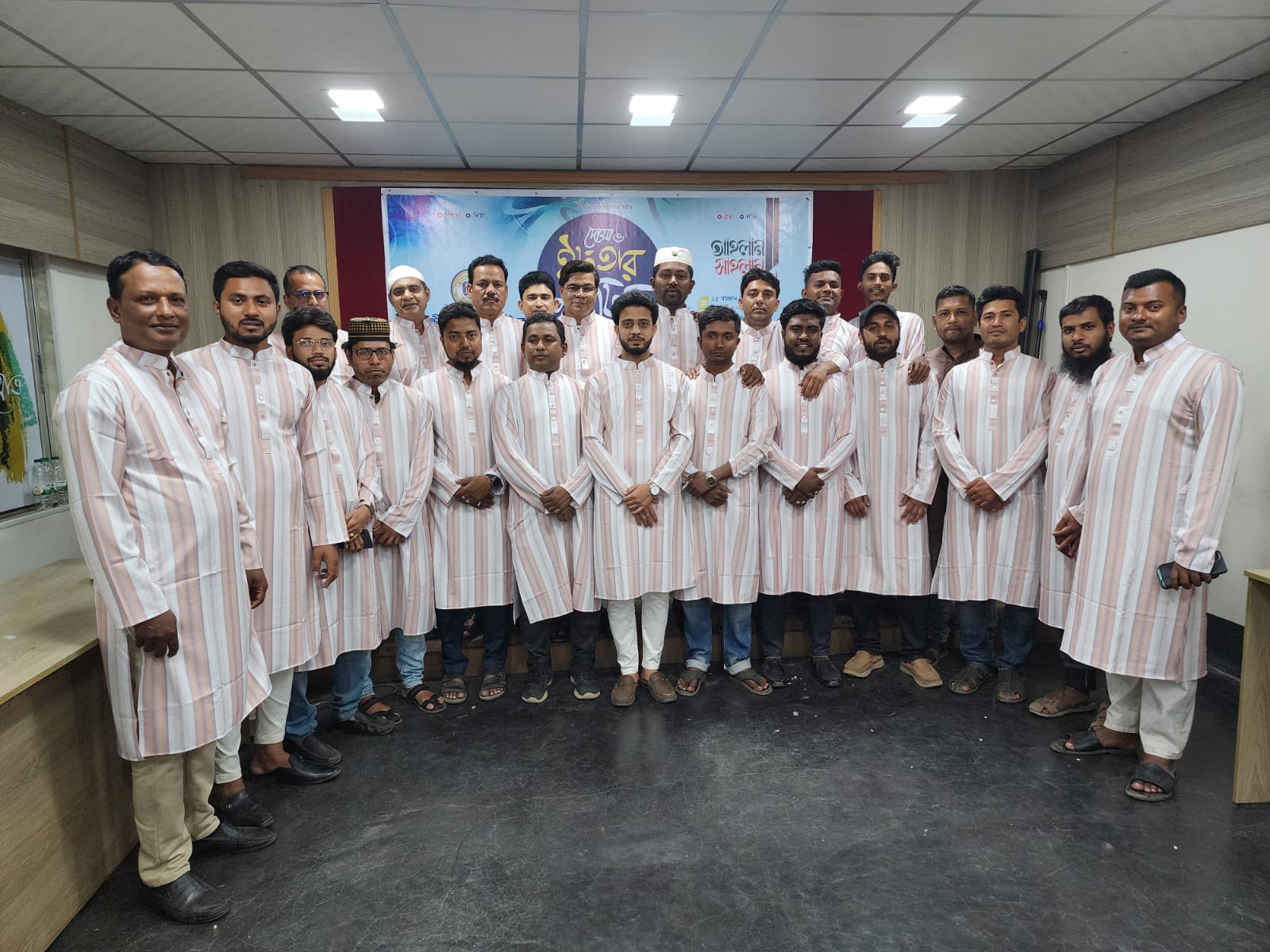 সাতক্ষীরায় নিউ মার্কেট ক্লাবের ইফতার মাহফিল ও ঈদ উপহার বিতরণ