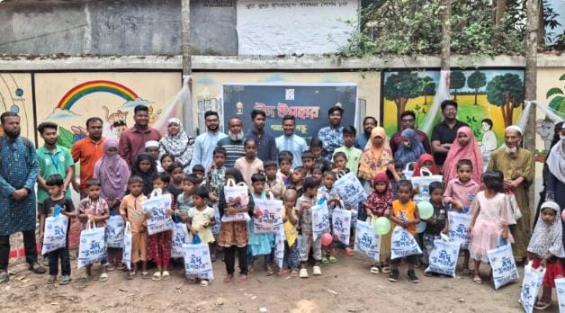 নতুন পোশাক পেয়ে সাতক্ষীরায় তিন শতাধিক শিশুর মুখে ঈদের হাসি