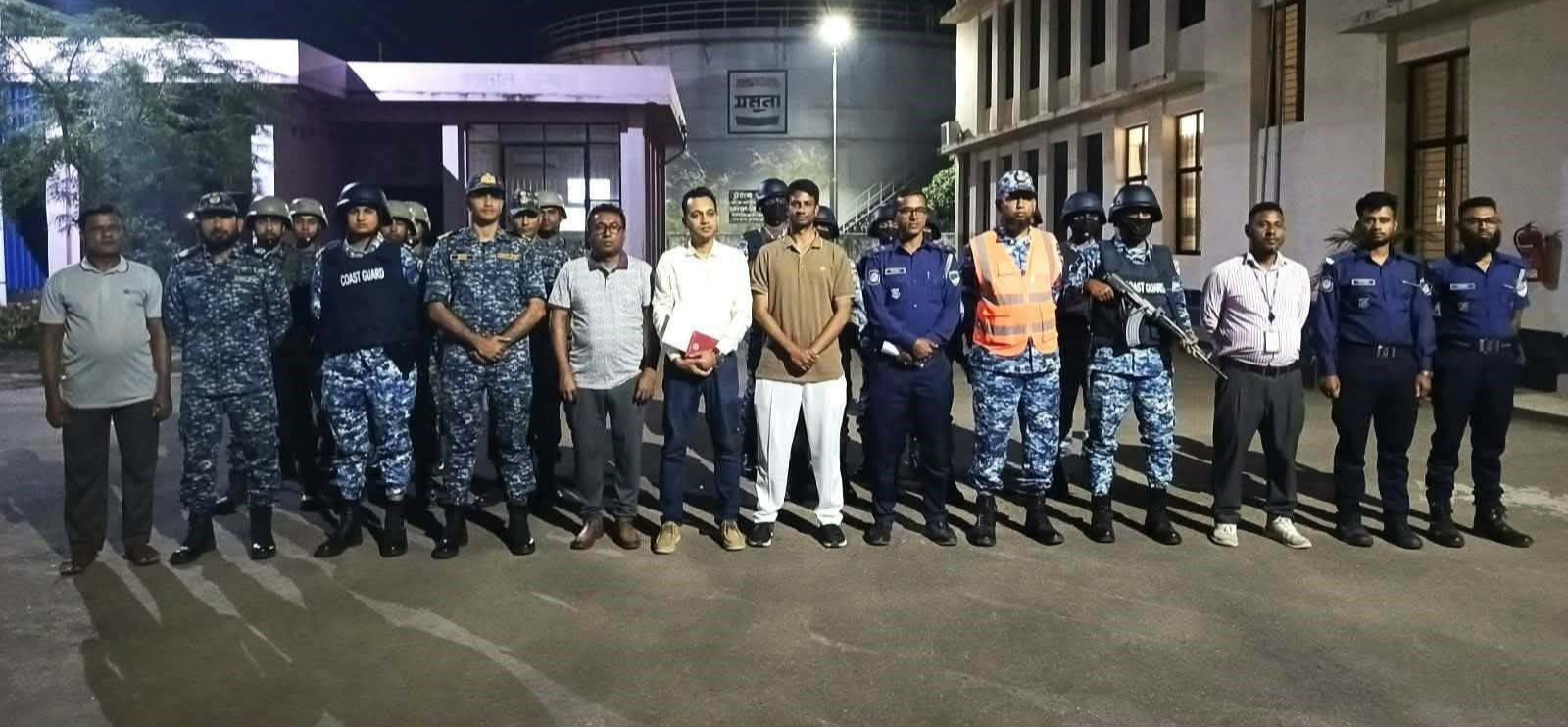 মোংলায় জ্বালানি তেলের অবৈধ মজুদের বিরুদ্ধে যৌথ অভিযান