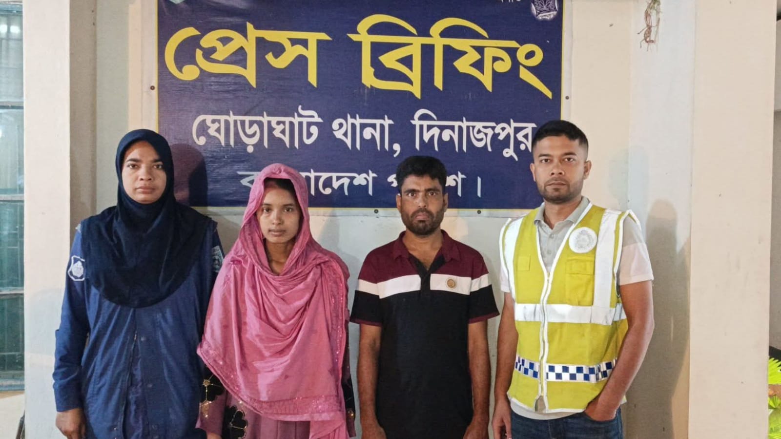 মানসিক ভারসাম্যহীন তরুণীকে পরিবারের কাছে ফিরিয়ে দিল ঘোড়াঘাট থানা পুলিশ