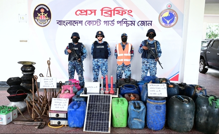 পালিয়ে বাঁচলো ছোট সুমন বাহিনী, আস্তানা ধ্বংস করলো কোস্ট গার্ড