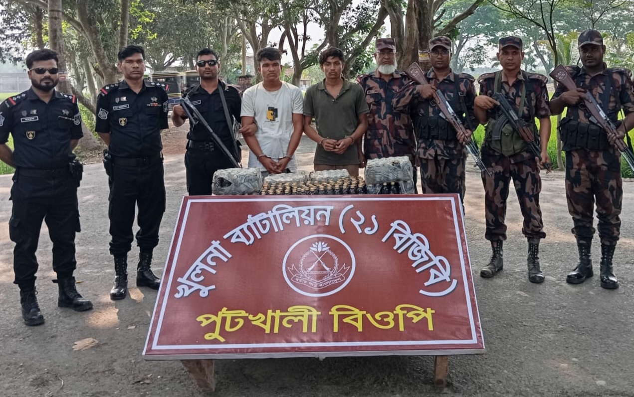 বেনাপোল পুটখালী গ্রামে বিজিবি ও র‌্যাবের যৌথ অভিযানে ভারতীয় WINCEREX সিরাপসহ দুই পাচারকারী আটক।