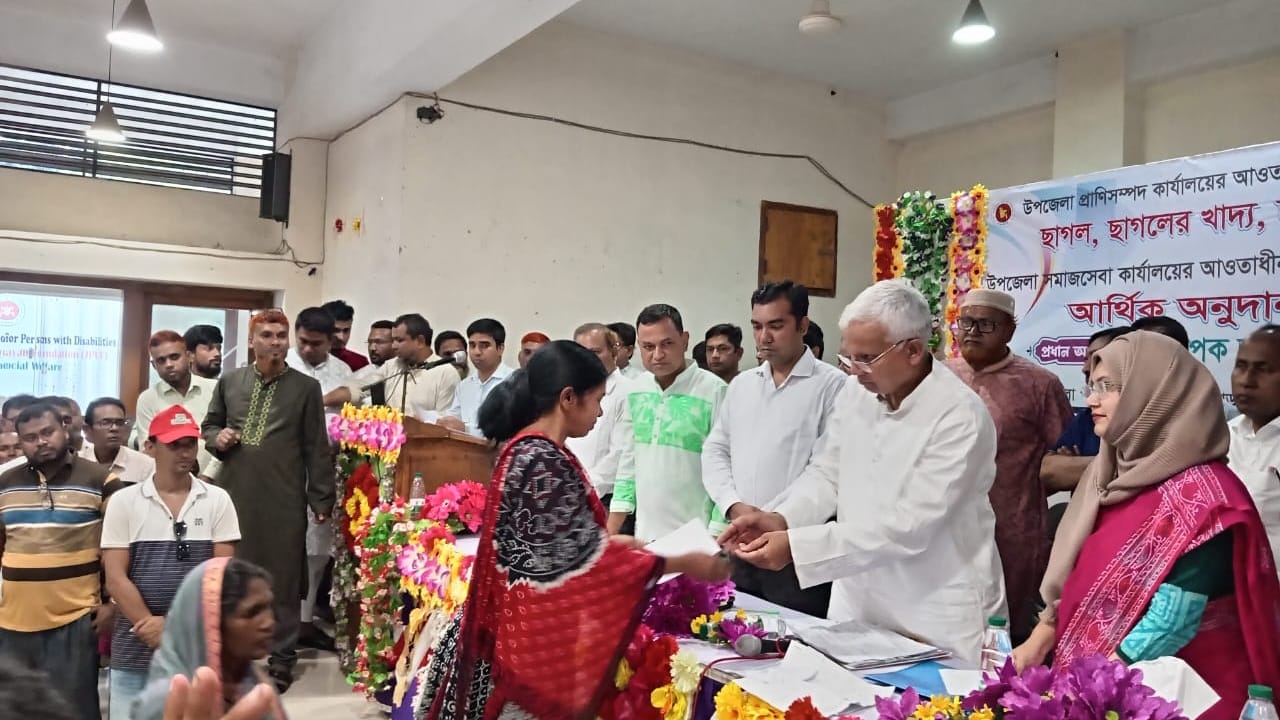 সরকারের দেয়া ছাগল বিক্রি নয়, লালন-পালন করে স্বাবলম্বী হোন: সমাজকল্যাণ মন্ত্রী