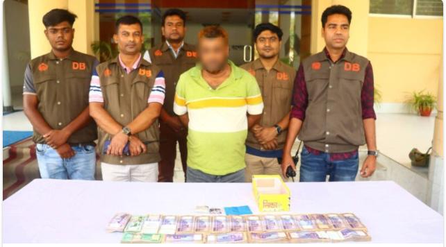 ঝিকরগাছায় নগদ ১৯,৭৪,৯০০ টাকা ও ৩০০ পিস ইয়াবাসহ মাদক ব্যবসায়ী আটক