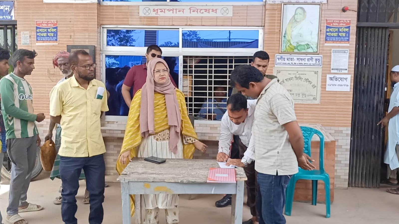 ঘোড়াঘাটে ফুয়েল কার্ড ছাড়া তেল বিক্রি: ফিলিং স্টেশন ম্যানেজারকে ২০ হাজার টাকা জরিমানা