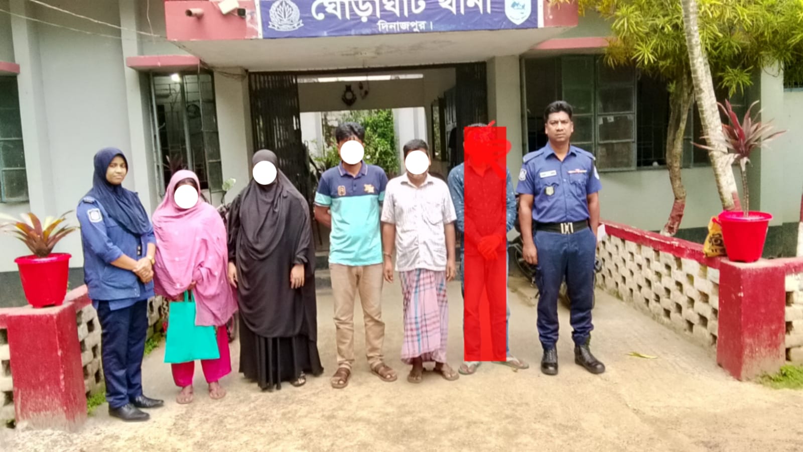 ঘোড়াঘাটে অসামাজিক কার্যকলাপের অভিযোগে বাড়ির মালিকসহ আটক ৪