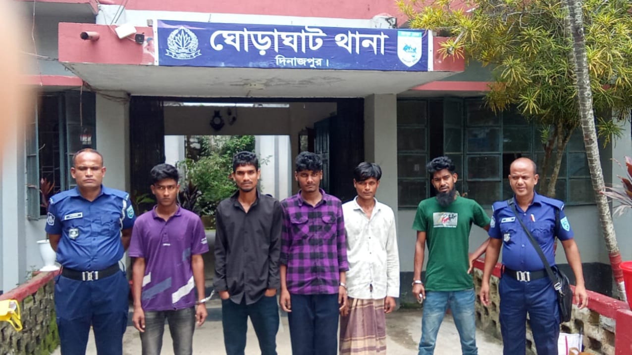 ঘোড়াঘাটে মাদকবিরোধী অভিযান: ৫ মাদকসেবী গ্রেফতার