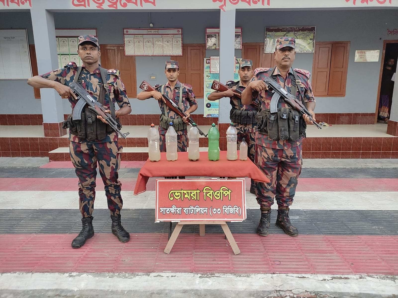 সাতক্ষীরা সীমান্তে বিজিবির বিশেষ অভিযান: প্রায় ১৮ লাখ টাকার চোরাচালানী মালামাল জব্দ