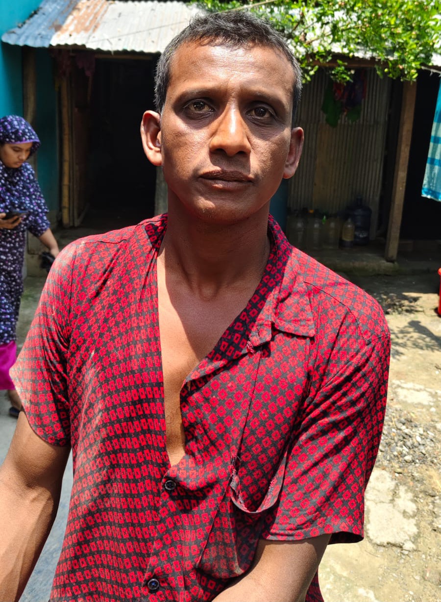 শার্শায় ককটেল বিস্ফোরণ, আতঙ্ক সৃষ্টি করে ২ মোটরসাইকেল লুট—অভিযুক্ত আটক।