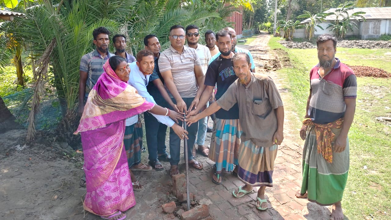 কালিগঞ্জে দীর্ঘ দুর্ভোগ লাঘবে ফরিদপুর-বেজুয়া সড়কের ৮০০ মিটার কার্পেটিং কাজের উদ্বোধন