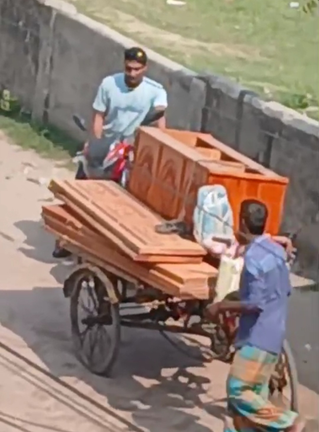 কলারোয়ায় দোকান দখলকে কেন্দ্র করে নারী নির্যাতন ও ৮০ লাখ টাকার মালামাল লুটের অভিযোগ
