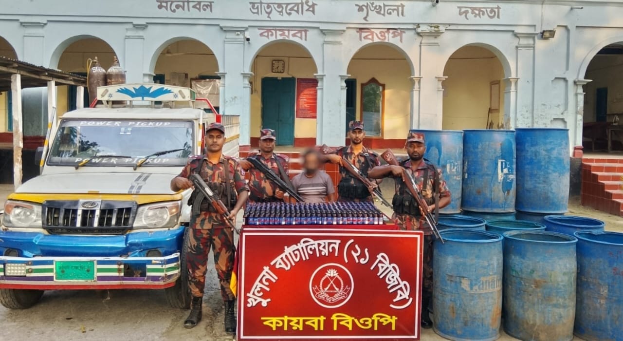 শার্শা কায়বা সীমান্ত থেকে নেশাজাতীয় সিরাপ সহ পাচারকারী ও পিকআপ আটক।