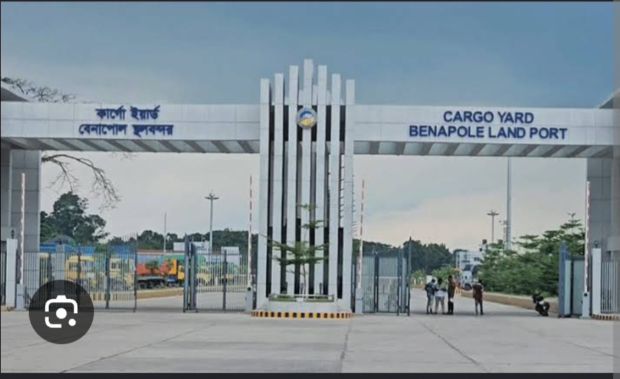 বেনাপোল বন্দরে জালিয়াতি,৬ কোটি টাকার জব্দ ভারতীয় পণ্য,বন্দর থেকে উধাও।