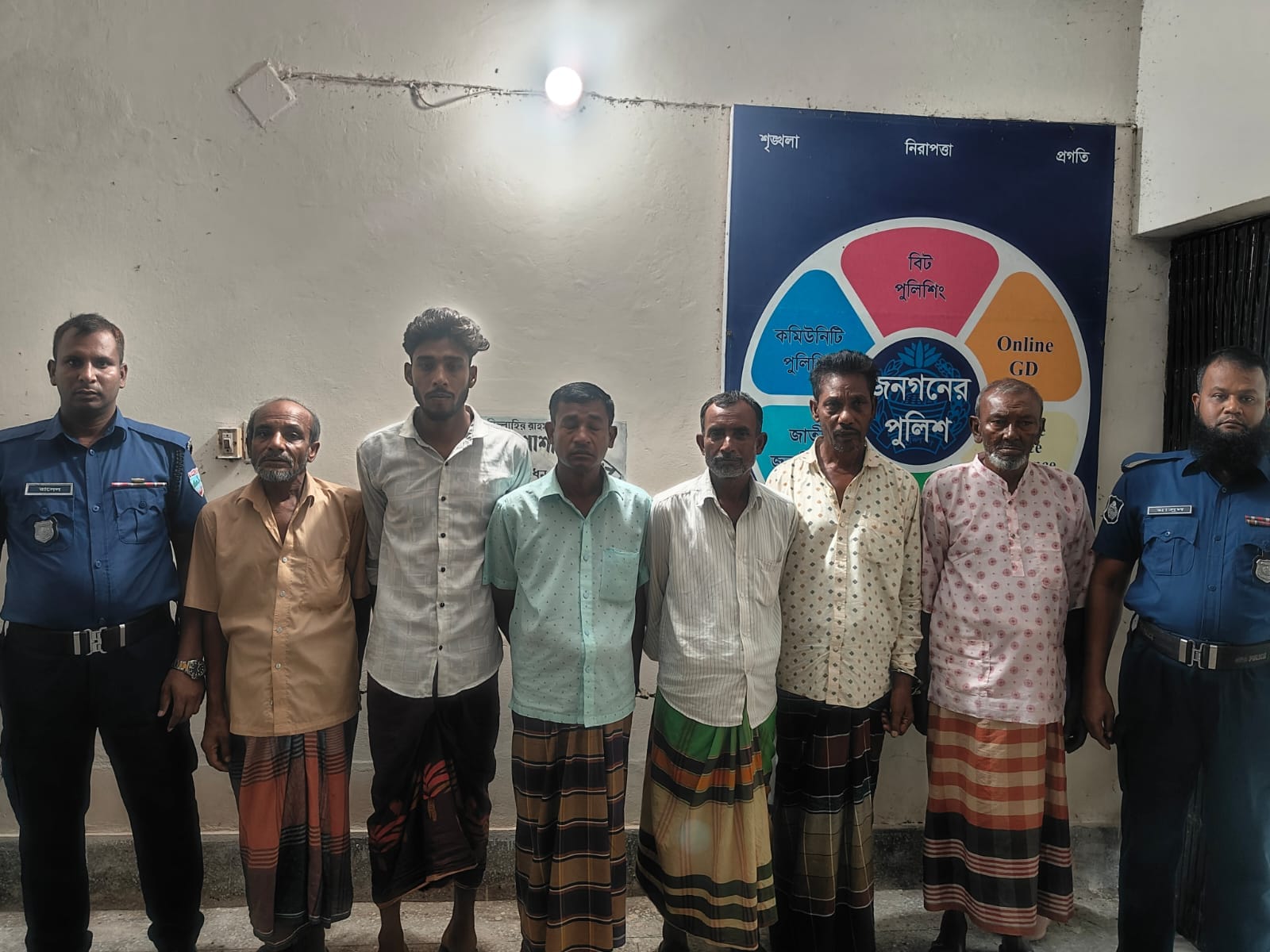 শার্শা পুলিশের বিশেষ অভিযানে ৬জন আটক।