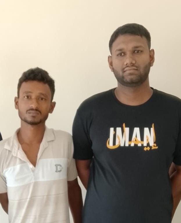 বেনাপোল চেকপোস্ট থেকে দুই ছিনতাইকারী আটক।