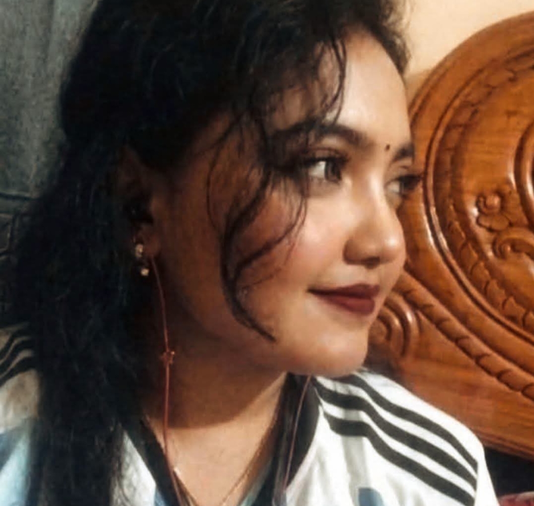 শার্শা সাতমাইলে অনলাইন জুয়া পরিচালনার অভিযোগে নারী আটক।