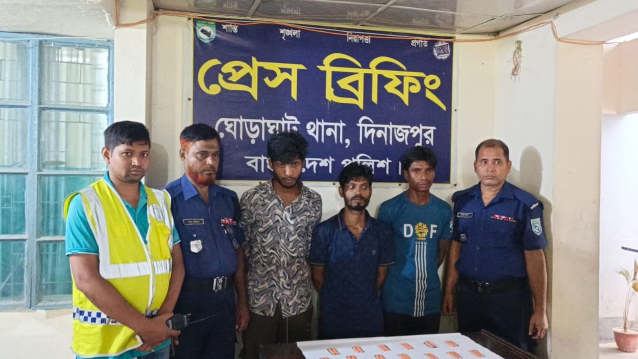ঘোড়াঘাটে ট্যাপেনটাডল ট্যাবলেটসহ আটক ৩