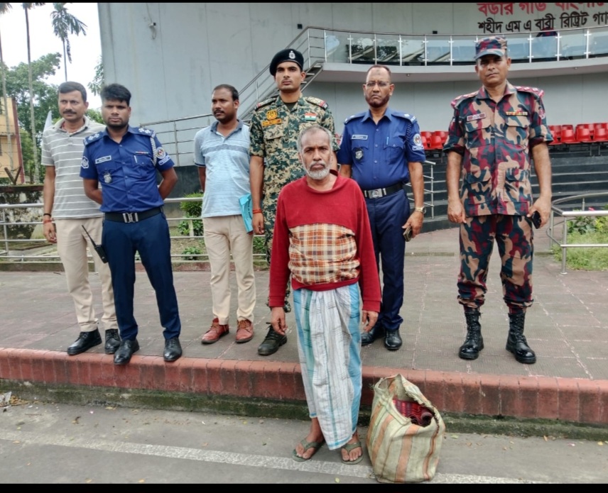 অবৈধ ভাবে ভারতে অবস্থান করার অপরাধে আটক এক বাংলাদেশিকে বেনাপোল দিয়ে হস্তান্তর।