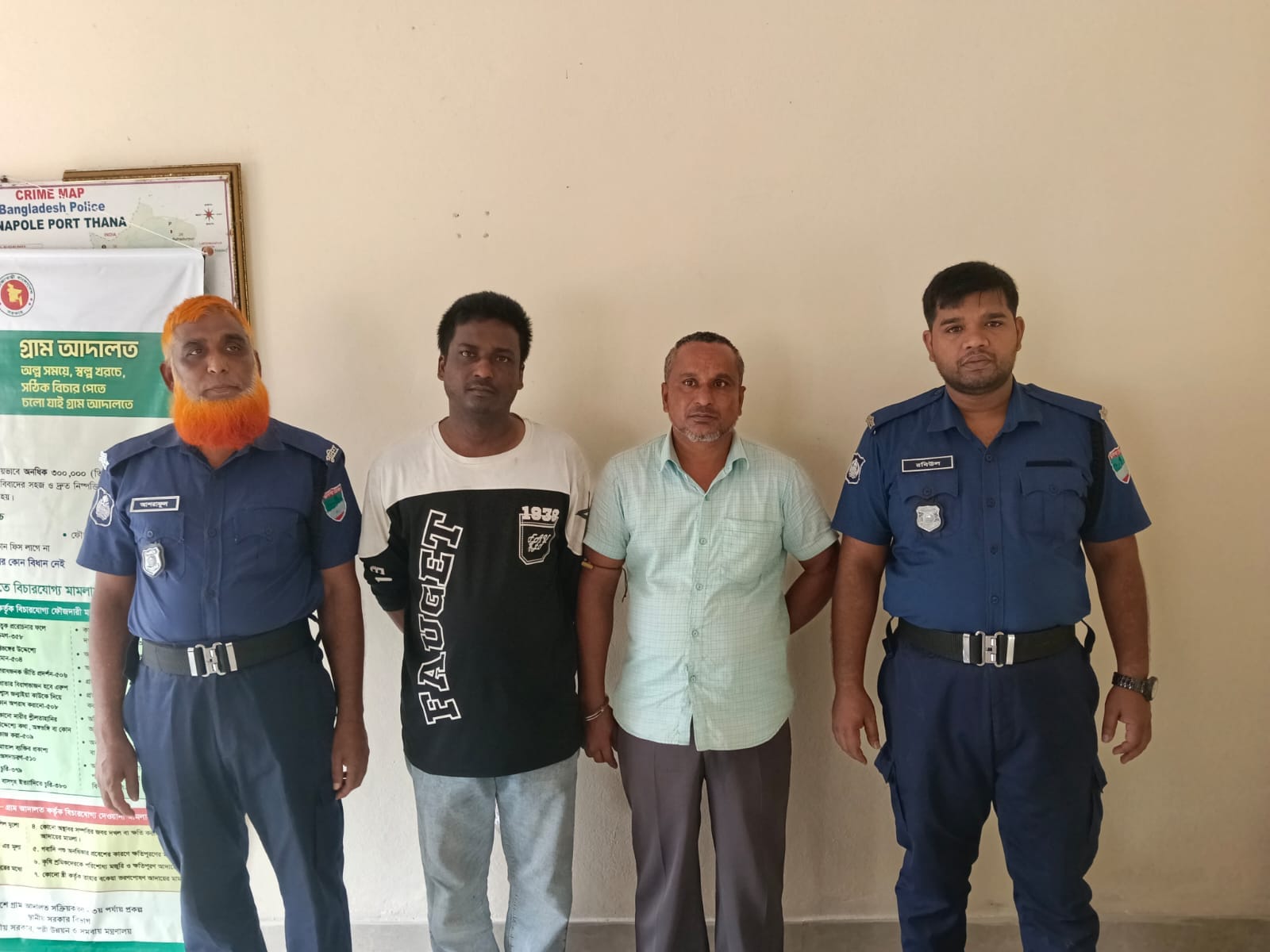 বেনাপোলে ভ্যান চুরির চেষ্টা, দুইজনকে আটক করে পুলিশে দিল স্থানীয়রা।