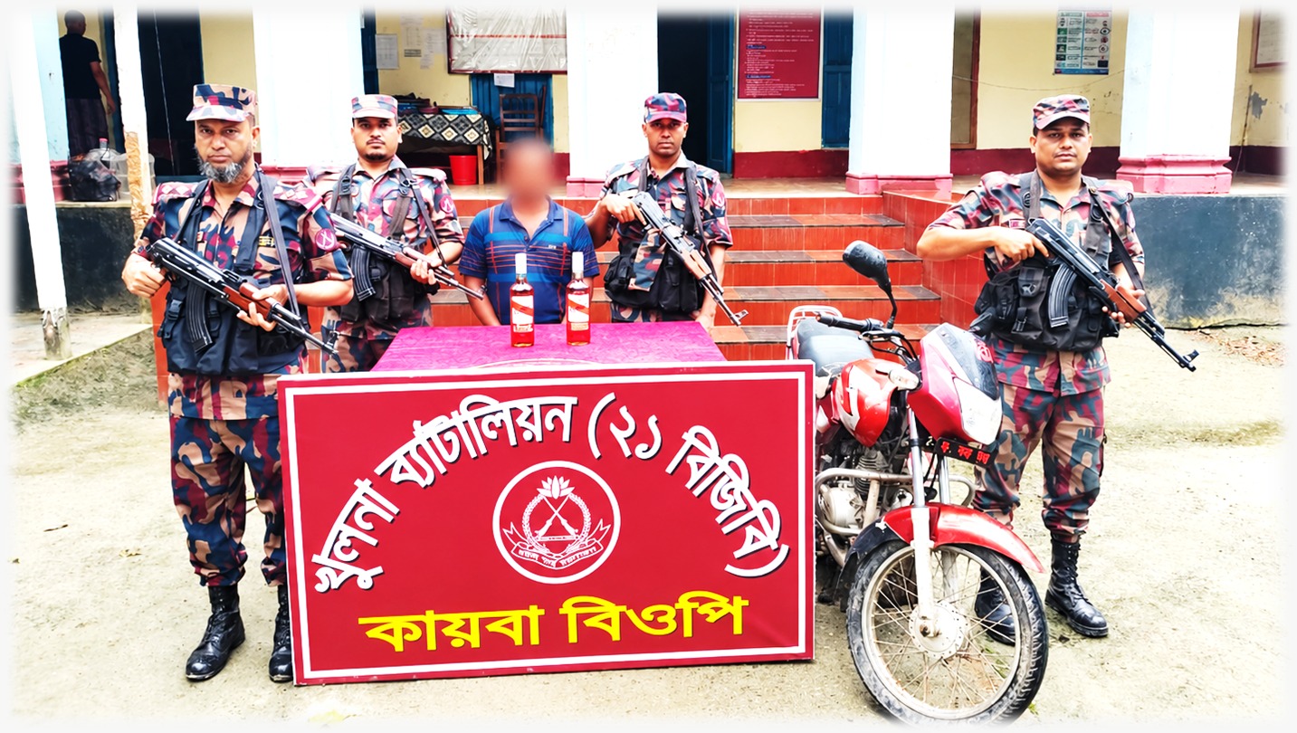 শার্শার কায়বা সীমান্তে বিজিবি হাতে ভারতীয় মদসহ এক মাদক পাচারকারী আটক।