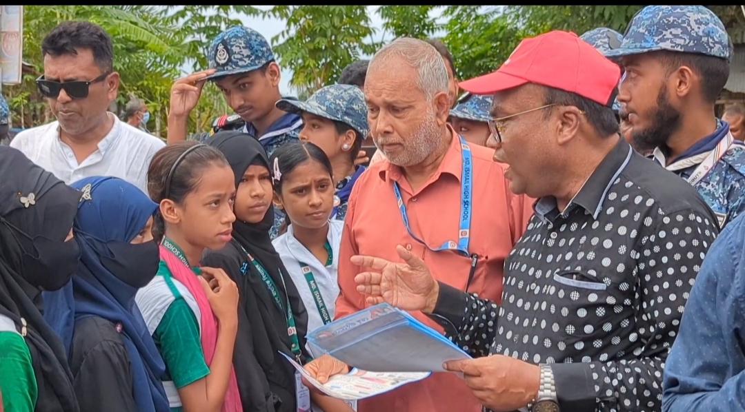 মোংলায় ডেঙ্গু প্রতিরোধে বিএনপির নেতার মশক নিধন, জনসচেতনতায় প্রচারণা ও লিফলেট বিতরণ