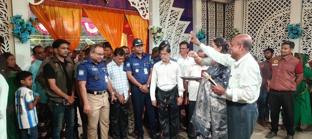 শ্যামনগরে পূজামণ্ডপ পরিদর্শনে পুলিশ সুপার