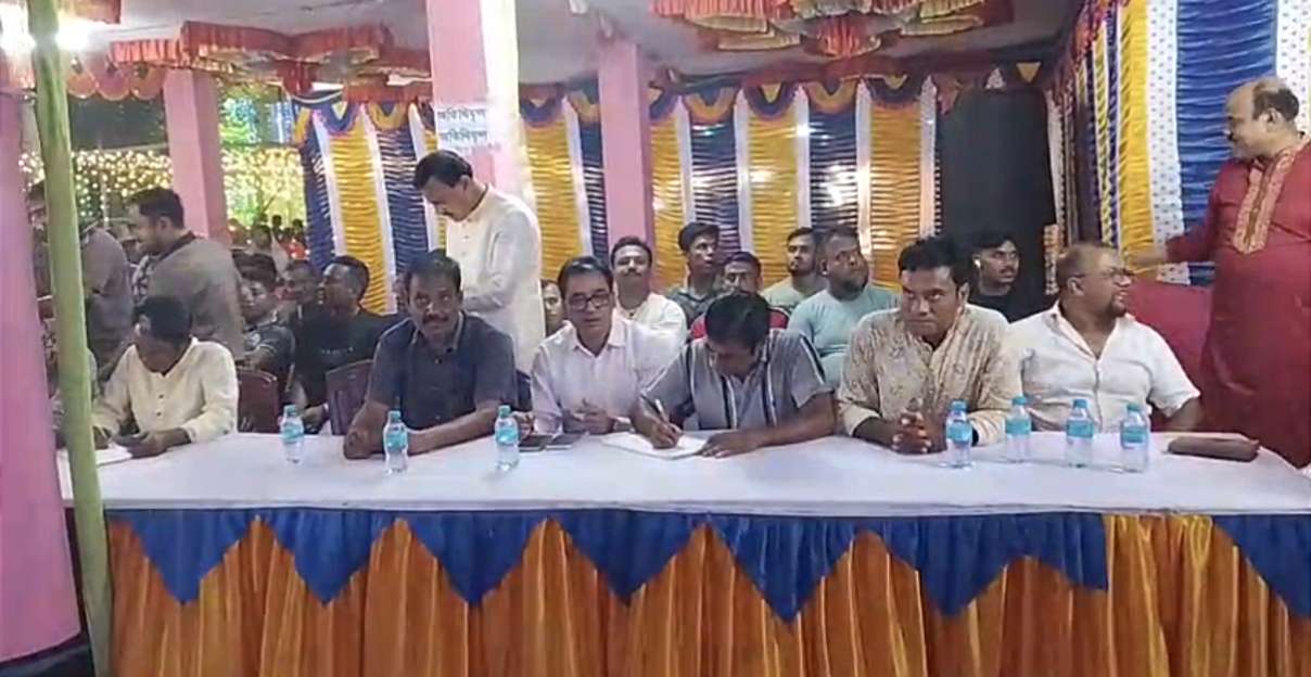 বেনাপোল দুর্গাপূজা মণ্ডপে পৌর বিএনপির নেতৃবৃন্দের পরিদর্শন।