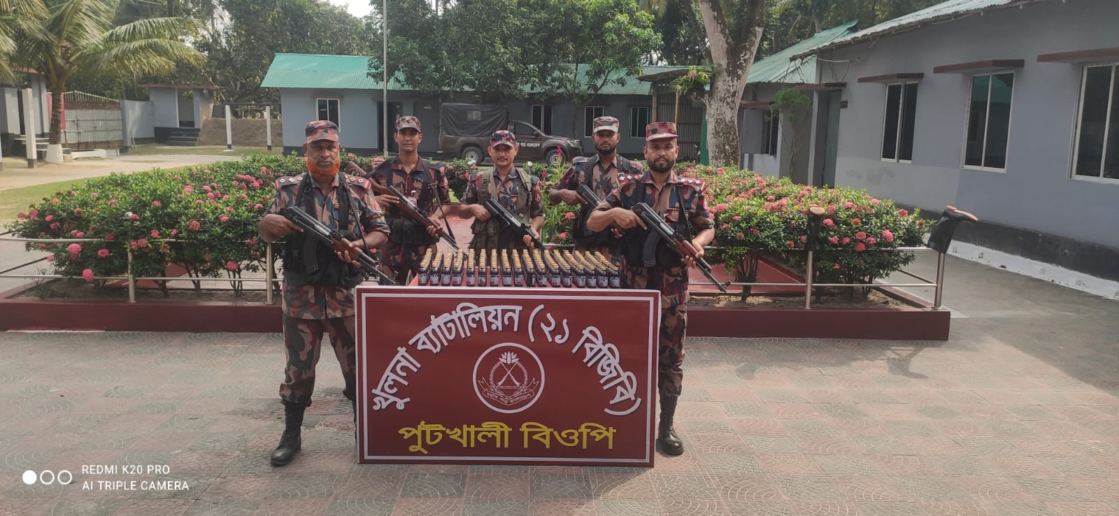বেনাপোল পুটখালী বিজিবি অভিযানে ২৭২ বোতল ভারতীয় উইনিক্স সিরাপ উদ্ধার।